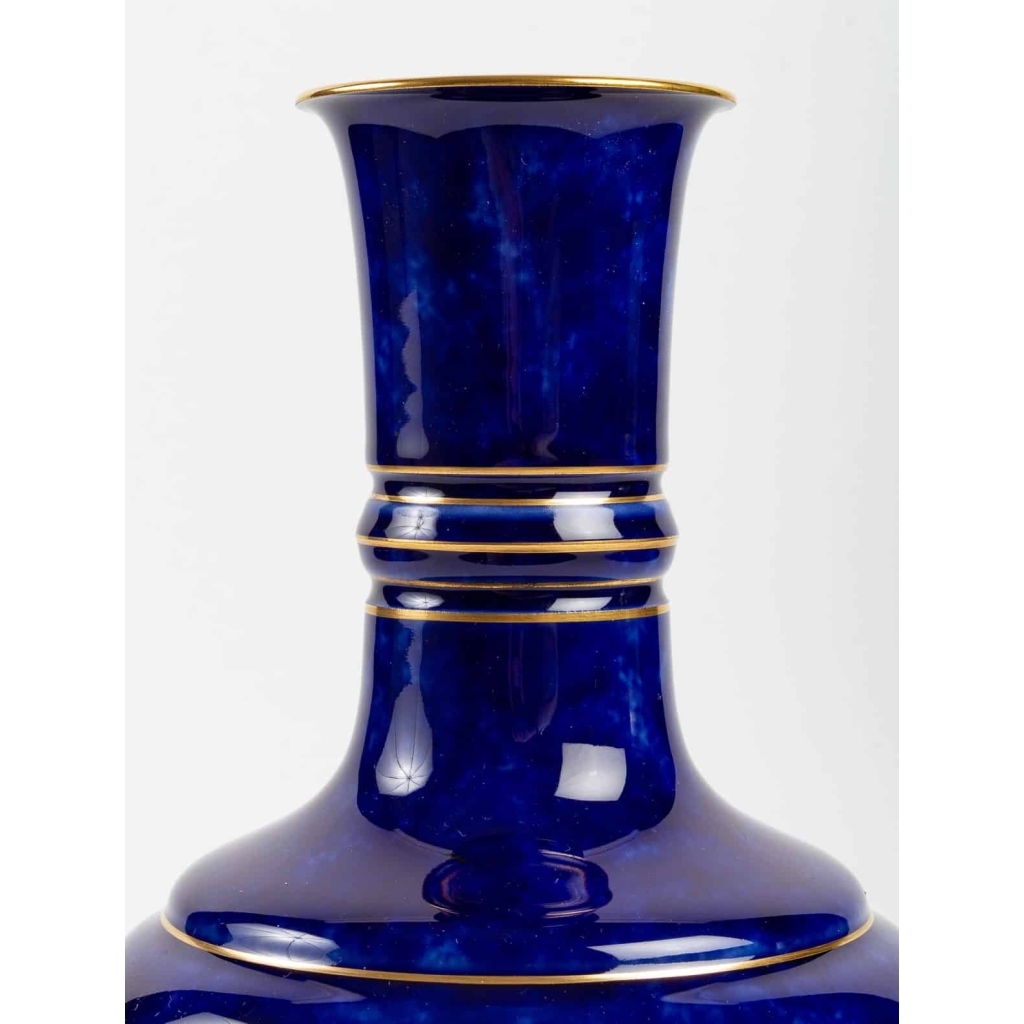Un vase de la manufacture de Sèvres, 1898