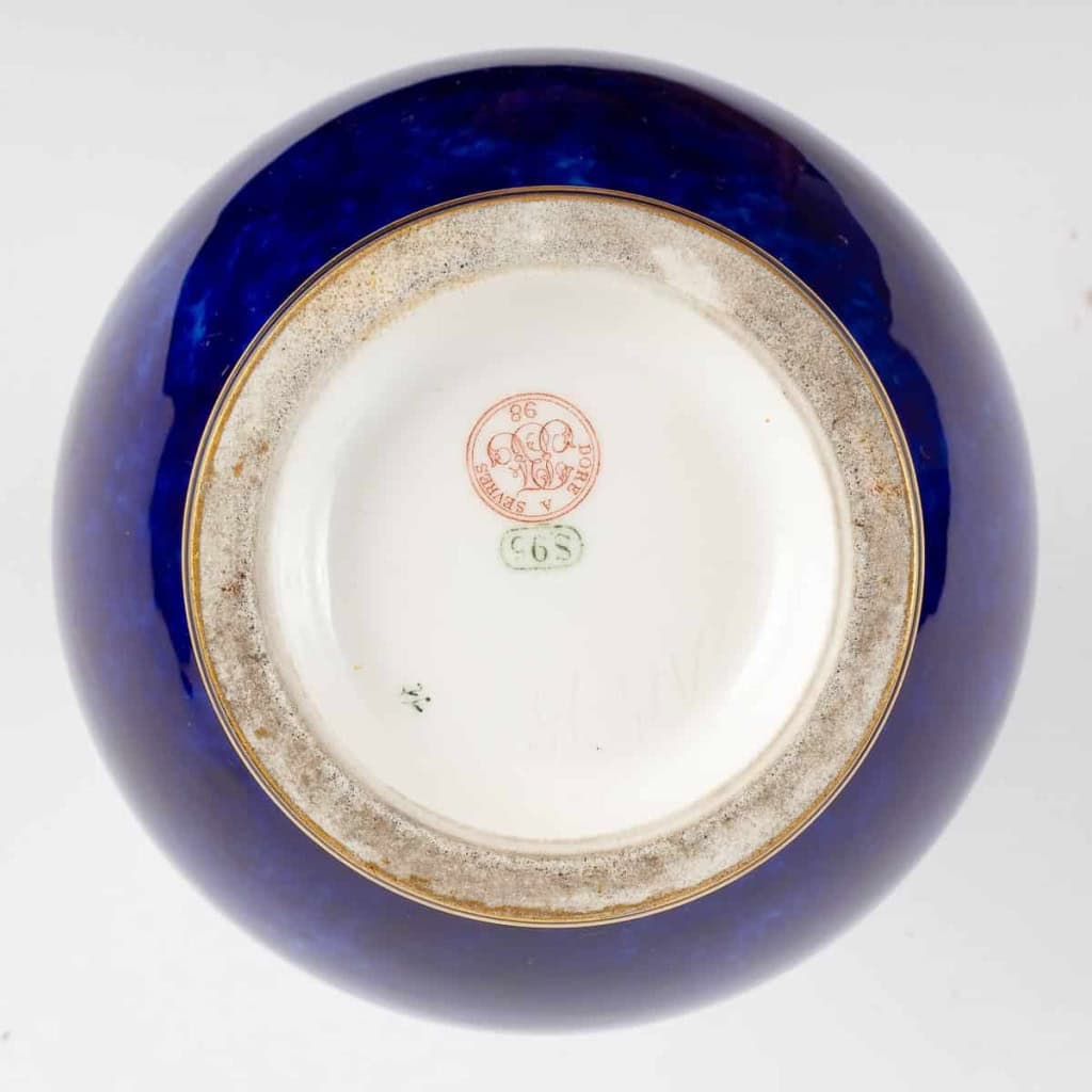 Un vase de la manufacture de Sèvres, 1898