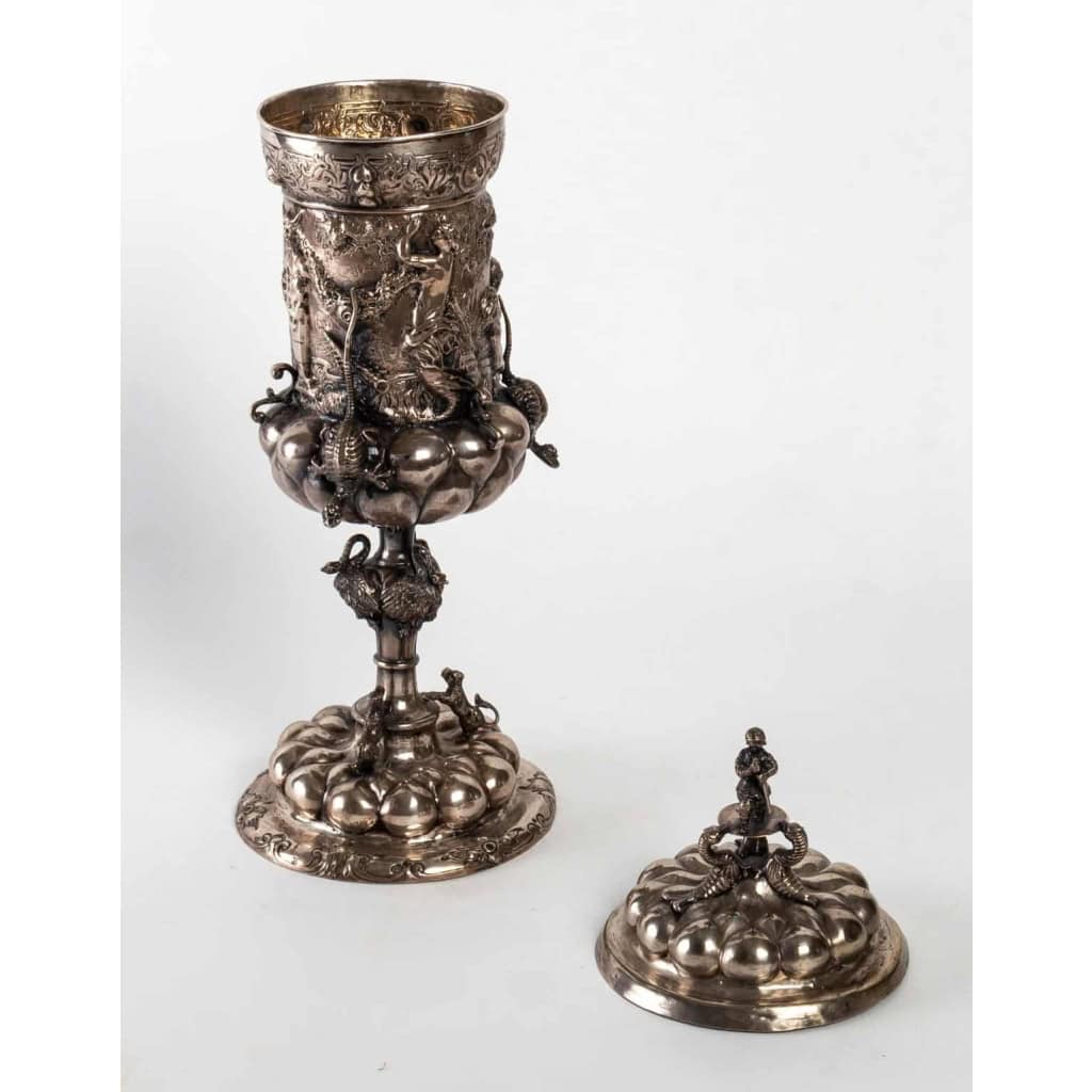 Grand gobelet en argent, XIXème siècle | Biron Grand gobelet en argent, XIXème siècle