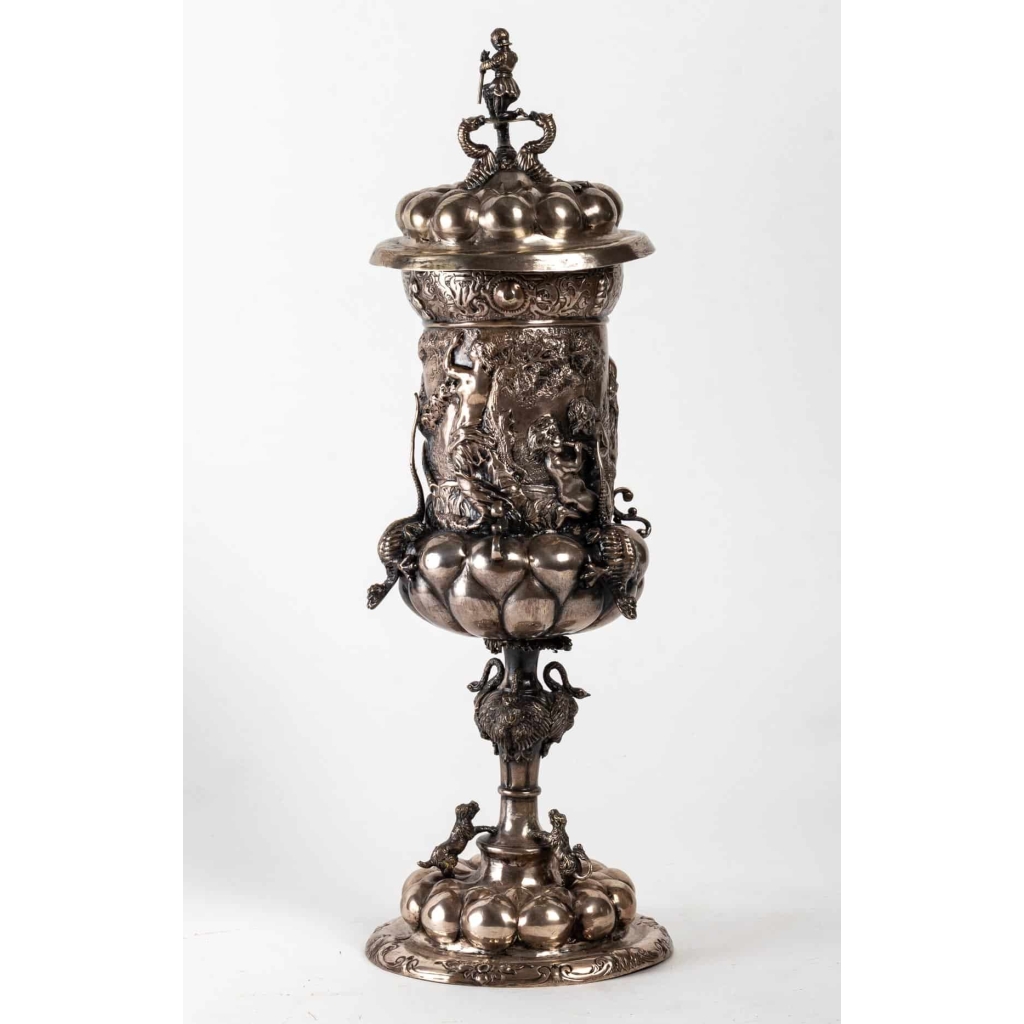 Grand gobelet en argent, XIXème siècle | Biron Grand gobelet en argent, XIXème siècle
