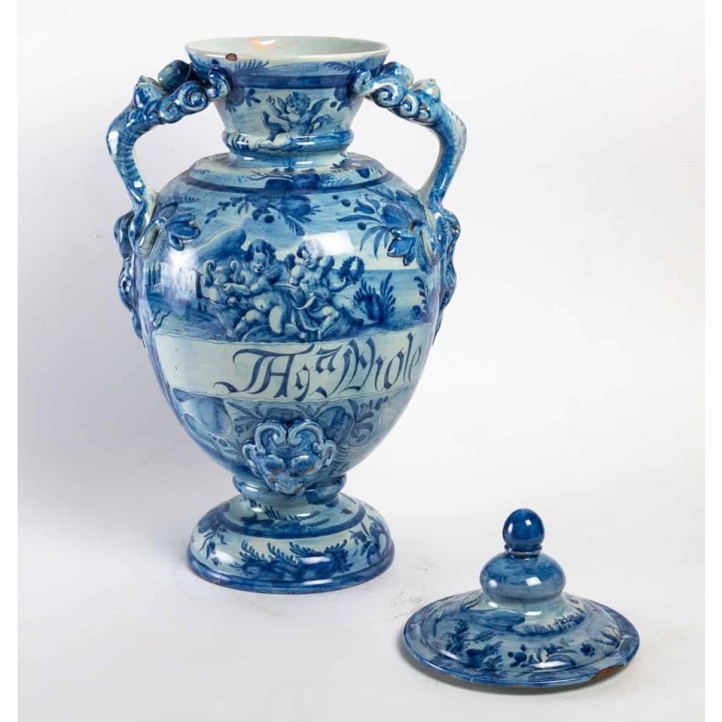 Pot couvert en faïence, XVIIIème siècle | Biron Pot couvert en faïence, XVIIIème siècle