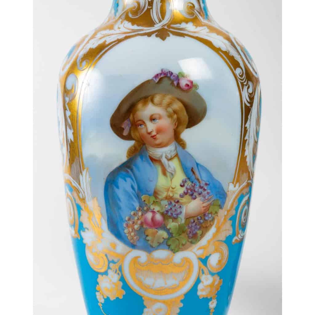 Paire de vases en opaline, XIXème siècle | Biron Paire de vases en opaline, XIXème siècle
