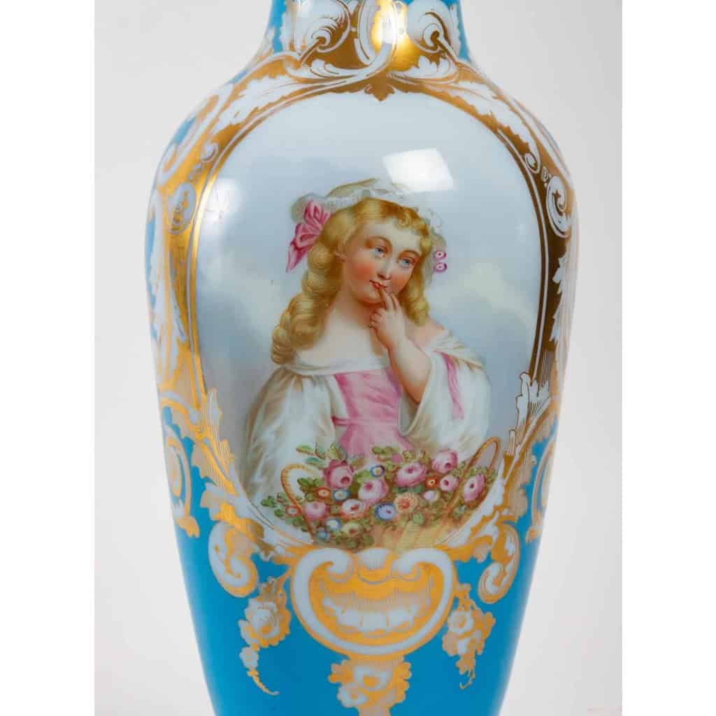 Paire de vases en opaline, XIXème siècle | Biron Paire de vases en opaline, XIXème siècle