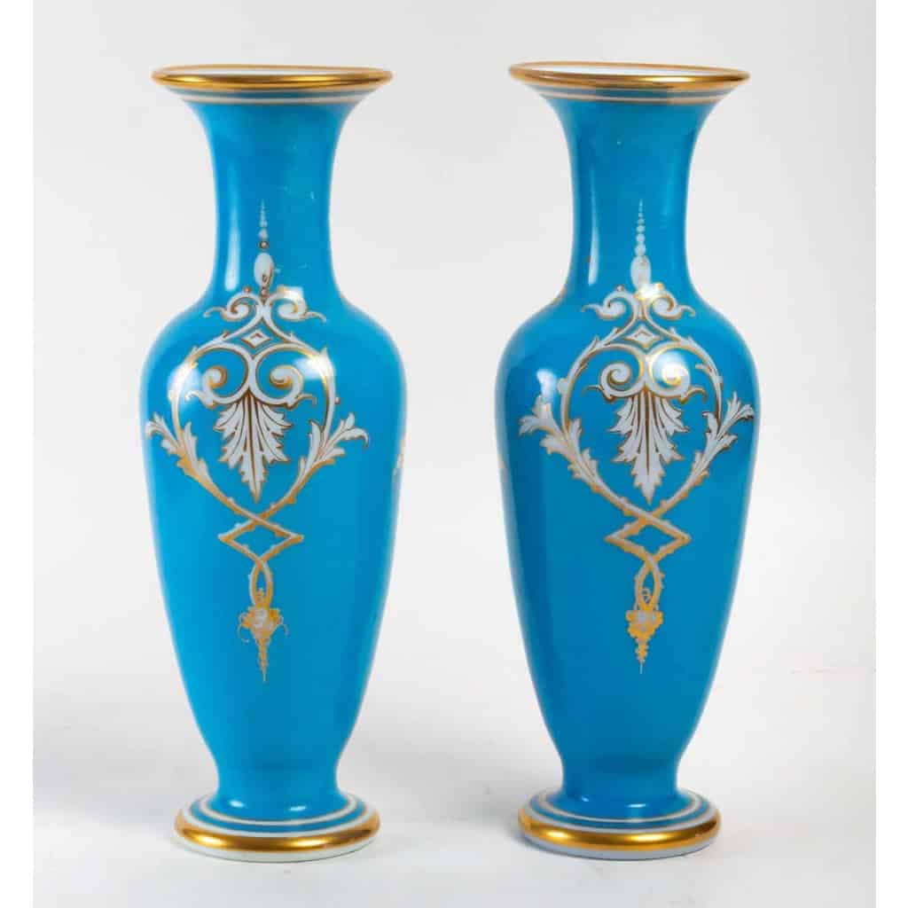 Paire de vases en opaline, XIXème siècle | Biron Paire de vases en opaline, XIXème siècle