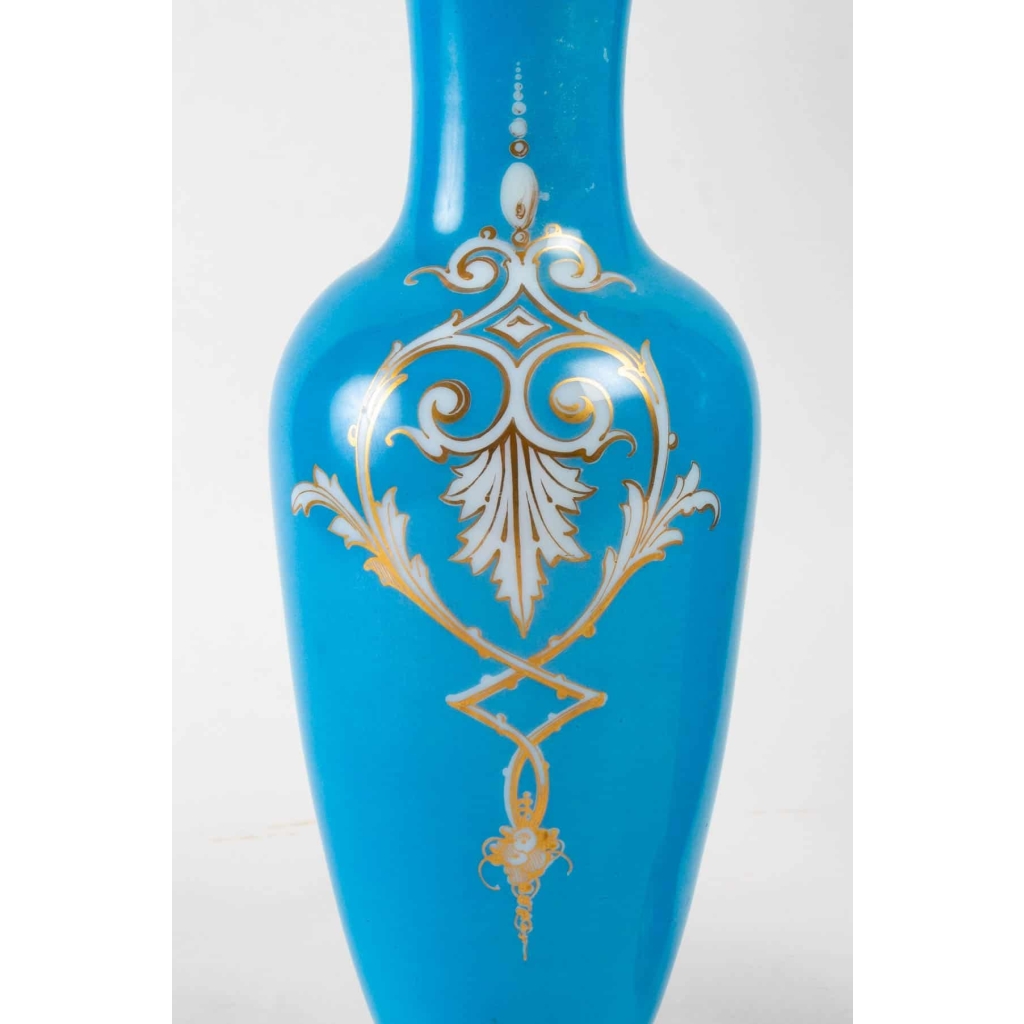 Paire de vases en opaline, XIXème siècle | Biron Paire de vases en opaline, XIXème siècle