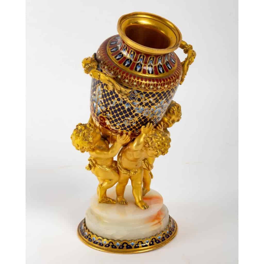 Vase en bronze doré, onyx et cloisonné, XIXème siècle | Biron Vase en bronze doré, onyx et cloisonné, XIXème siècle
