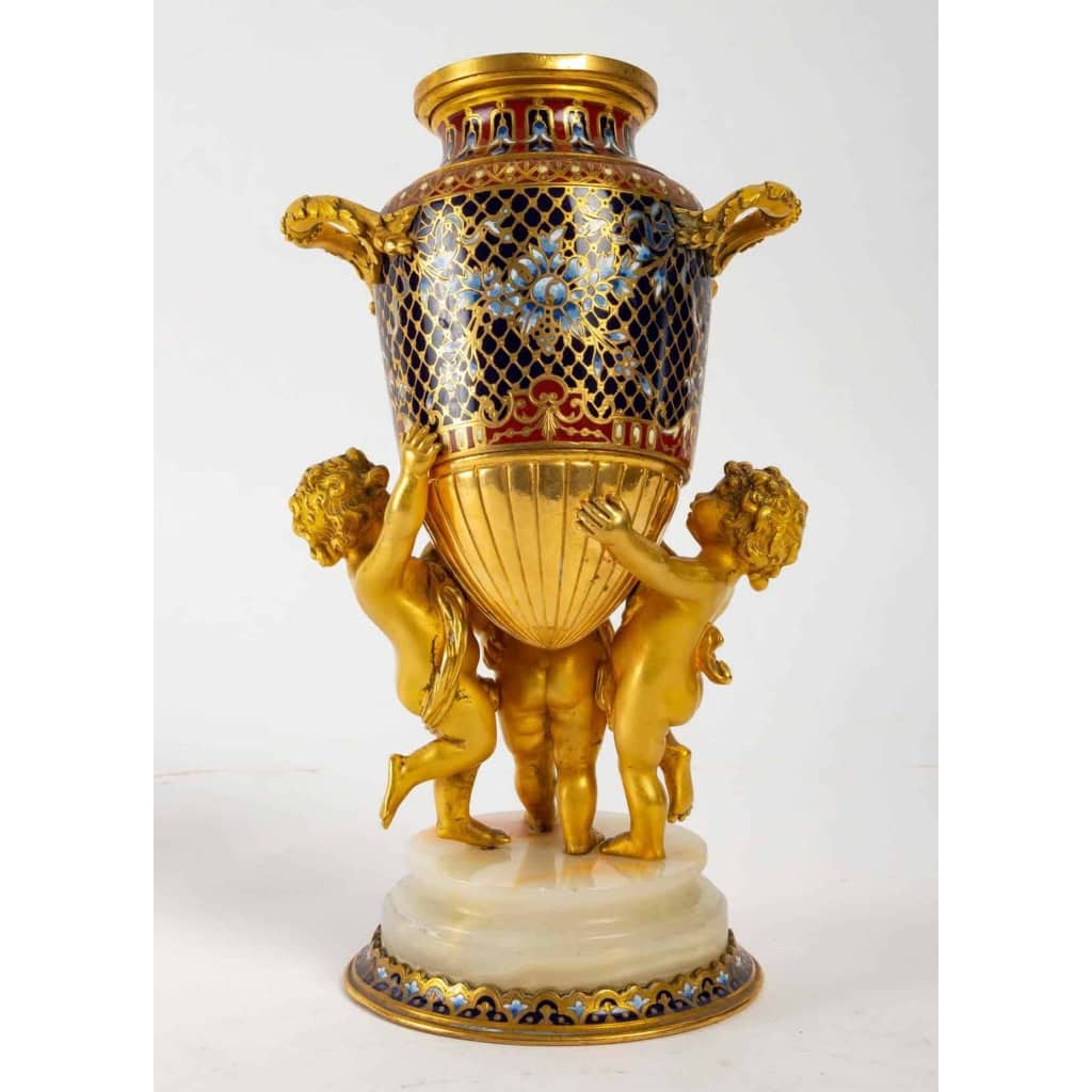 Vase en bronze doré, onyx et cloisonné, XIXème siècle | Biron Vase en bronze doré, onyx et cloisonné, XIXème siècle