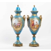 Une paire de vases en porcelaine de style sèvres, fin XIXème siècle | Biron |||||||||||