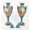 Une paire de vases en porcelaine de style sèvres, fin XIXème siècle | Biron Une paire de vases en porcelaine de style sèvres, fin XIXème siècle