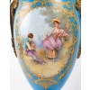 Une paire de vases en porcelaine de style sèvres, fin XIXème siècle | Biron Une paire de vases en porcelaine de style sèvres, fin XIXème siècle