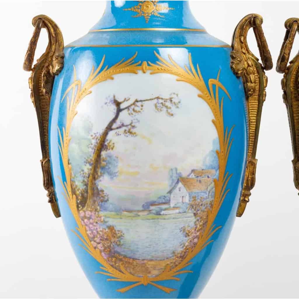 Une paire de vases en porcelaine de style sèvres, fin XIXème siècle | Biron Une paire de vases en porcelaine de style sèvres, fin XIXème siècle