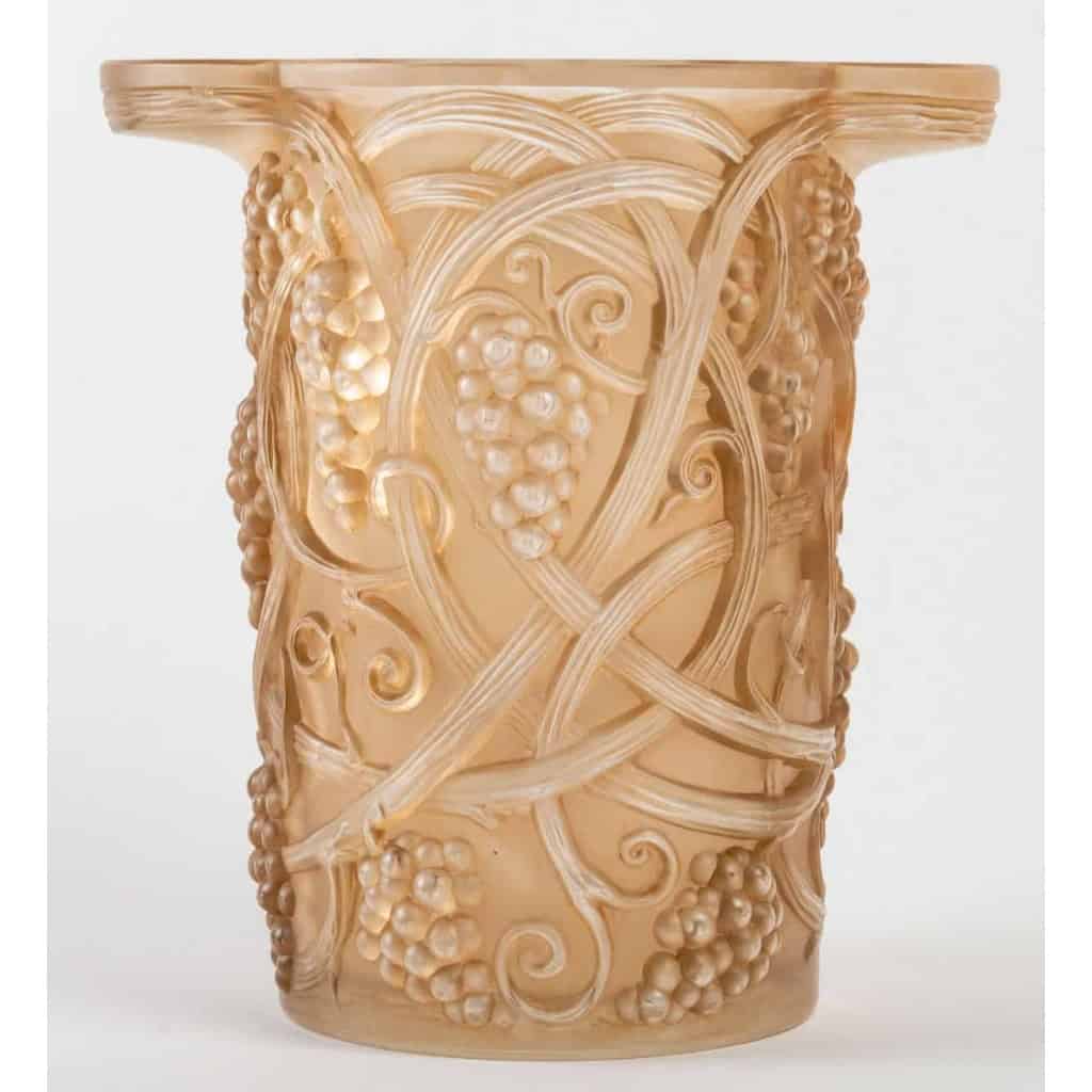 Seau à Champagne « Clos Sainte Odile » verre blanc sépia de René LALIQUE | Biron Seau à Champagne "Clos Sainte Odile" verre blanc sépia de René LALIQUE