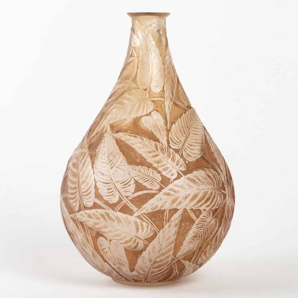 Vase « Sauges » verre blanc patiné sépia de René LALIQUE | Biron |||||||