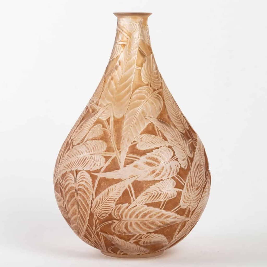 Vase « Sauges » verre blanc patiné sépia de René LALIQUE | Biron Vase "Sauges" verre blanc patiné sépia de René LALIQUE