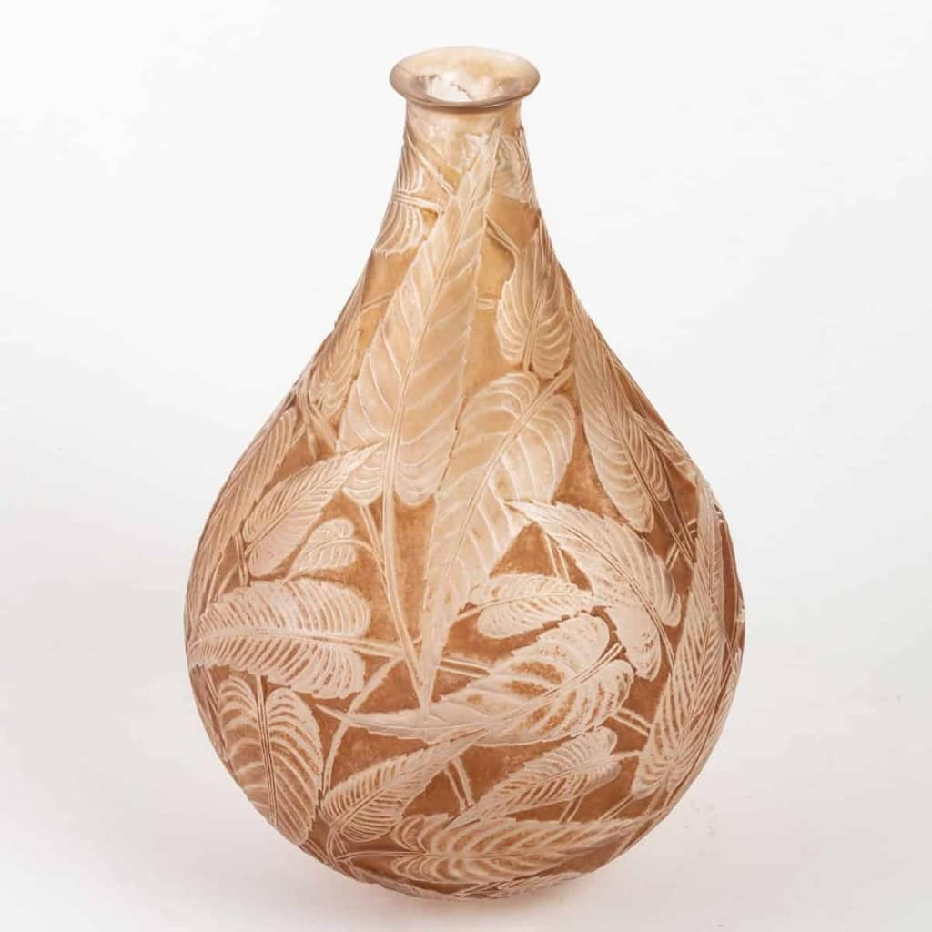 Vase « Sauges » verre blanc patiné sépia de René LALIQUE | Biron Vase "Sauges" verre blanc patiné sépia de René LALIQUE