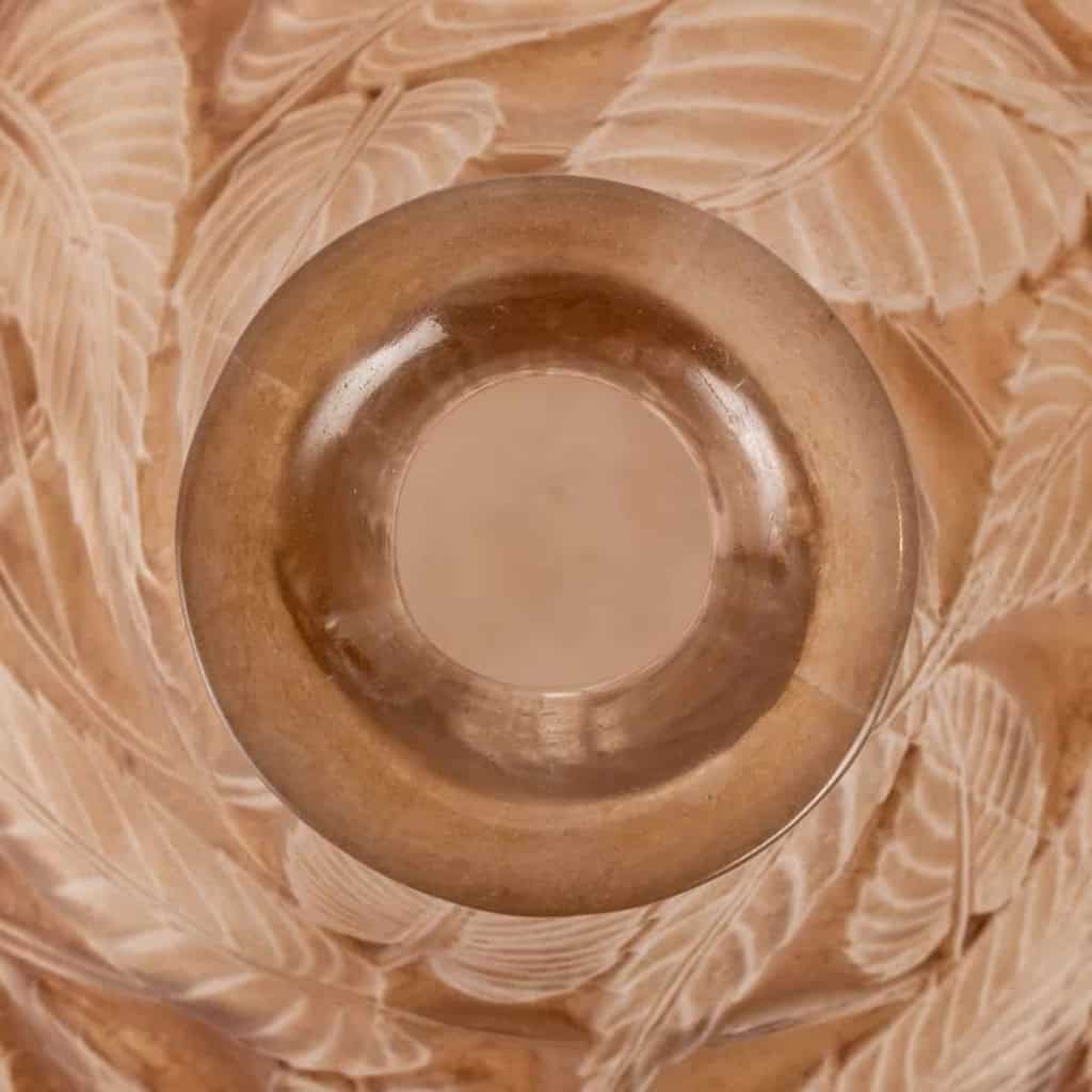 Vase « Sauges » verre blanc patiné sépia de René LALIQUE | Biron Vase "Sauges" verre blanc patiné sépia de René LALIQUE