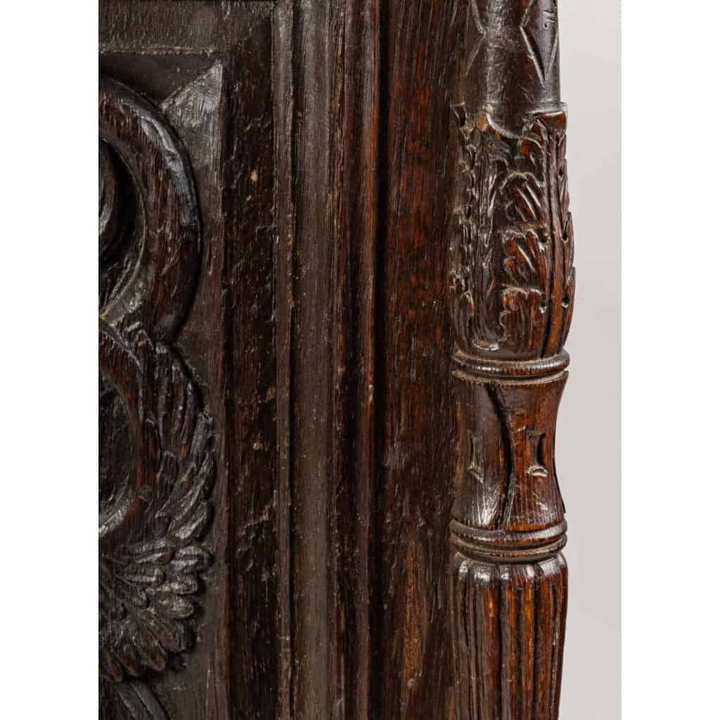 Coffre en partie du XVIIème siècle en chêne, ouverture sur le dessus et porte sur la partie avant. | Biron Coffre en partie du XVIIème siècle en chêne, ouverture sur le dessus et porte sur la partie avant.