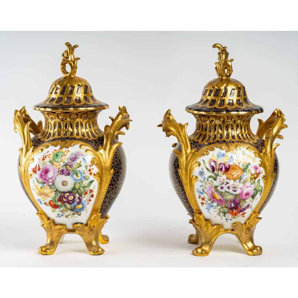 Paire de vases en porcelaine, XIXème siècle | Biron Paire de vases en porcelaine, XIXème siècle