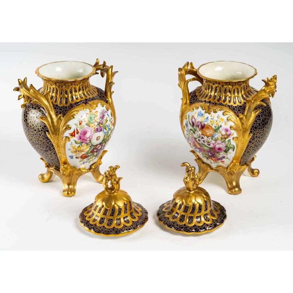 Paire de vases en porcelaine, XIXème siècle | Biron Paire de vases en porcelaine, XIXème siècle