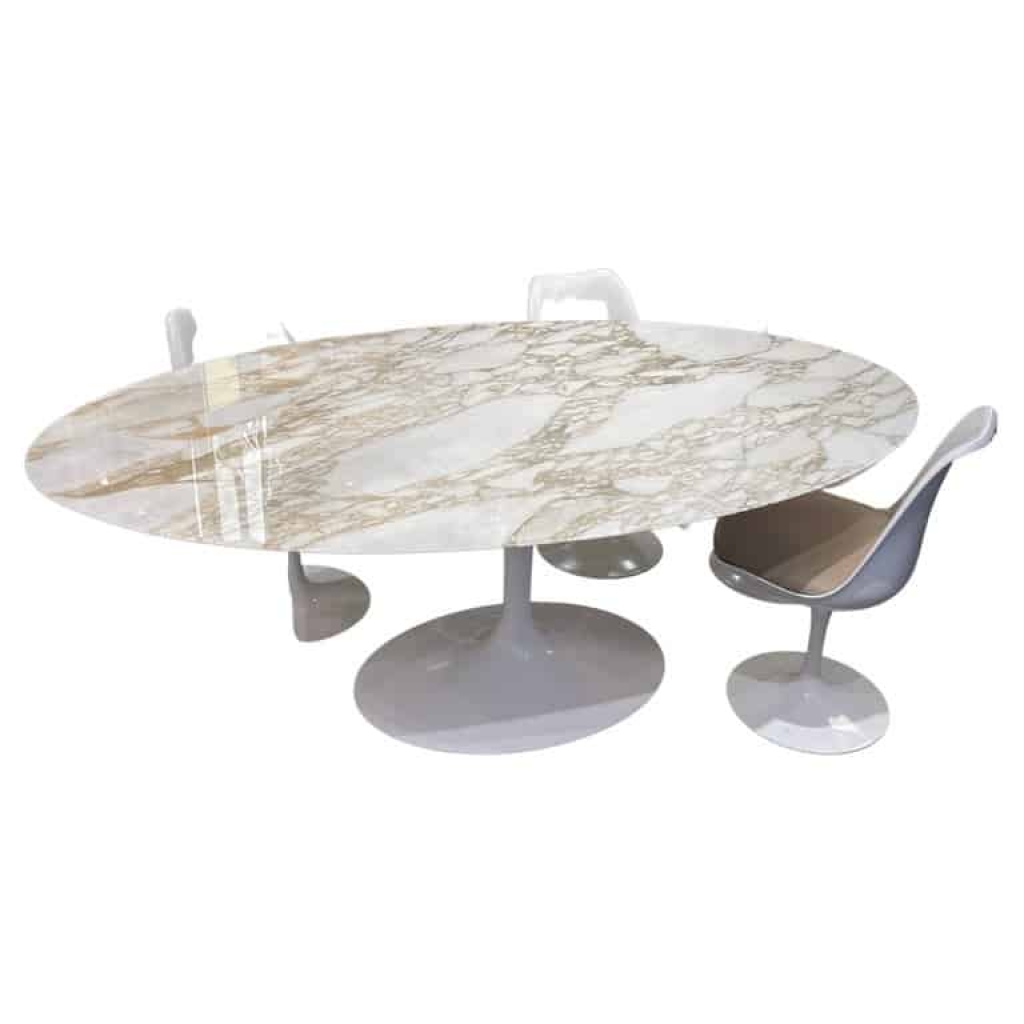 Eero Saarinen & Knoll International « Tulip » Oval Table Calacatta Oro | Biron ||