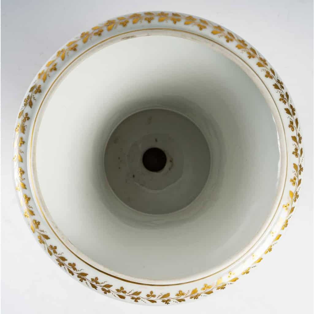 Vase Medicis à motifs Angoulême, Le Tallec | Biron Vase Medicis à motifs Angoulême, Le Tallec