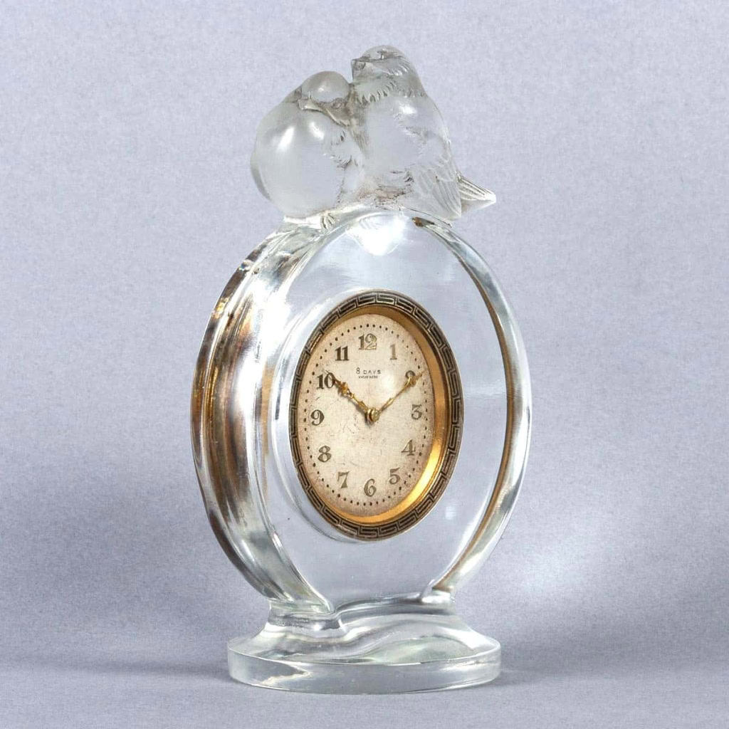 Pendulette « Pierrots » verre blanc – mouvement mécanique 8 jours de René LALIQUE | Biron Pendulette "Pierrots" verre blanc - mouvement mécanique 8 jours de René LALIQUE