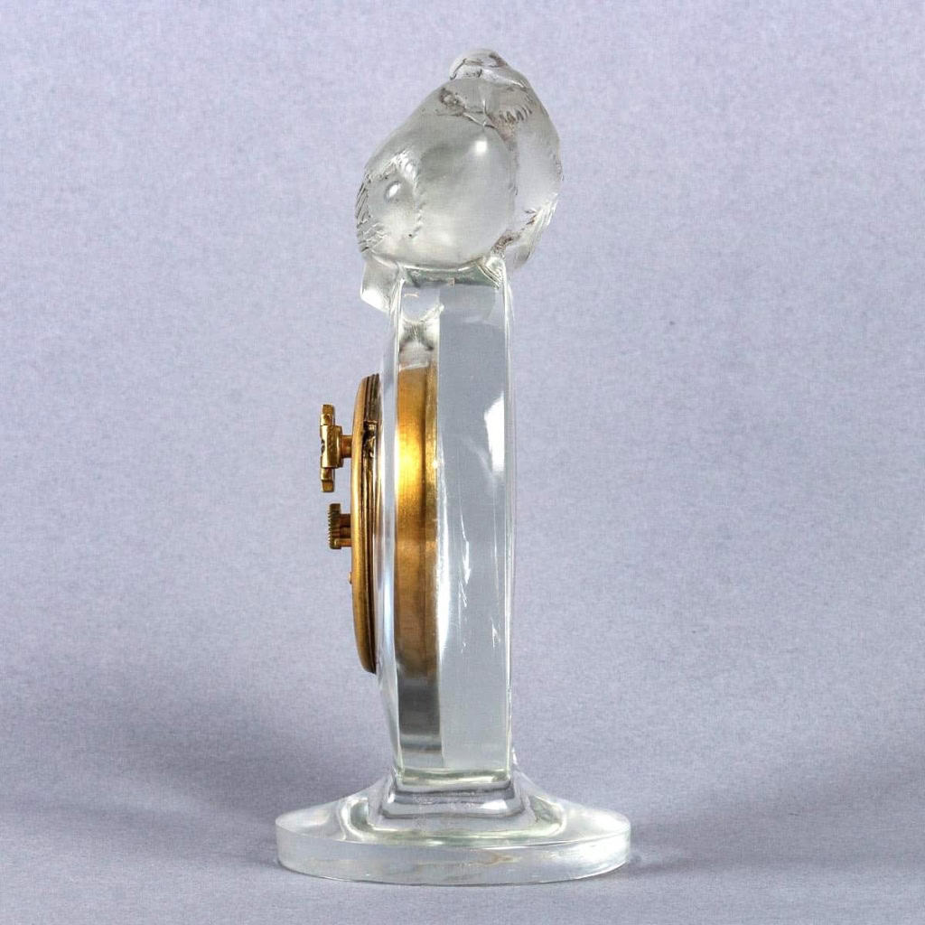Pendulette « Pierrots » verre blanc – mouvement mécanique 8 jours de René LALIQUE | Biron Pendulette "Pierrots" verre blanc - mouvement mécanique 8 jours de René LALIQUE