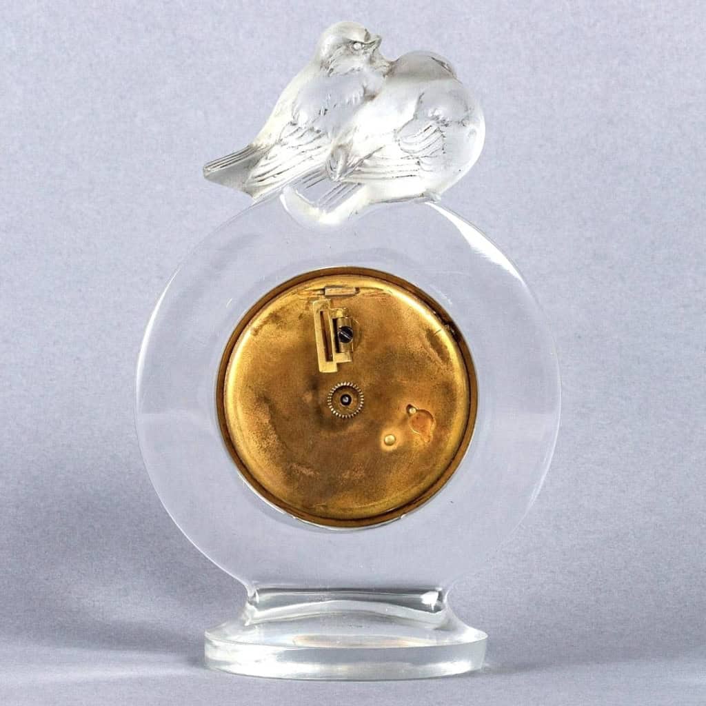 Pendulette « Pierrots » verre blanc – mouvement mécanique 8 jours de René LALIQUE | Biron Pendulette "Pierrots" verre blanc - mouvement mécanique 8 jours de René LALIQUE