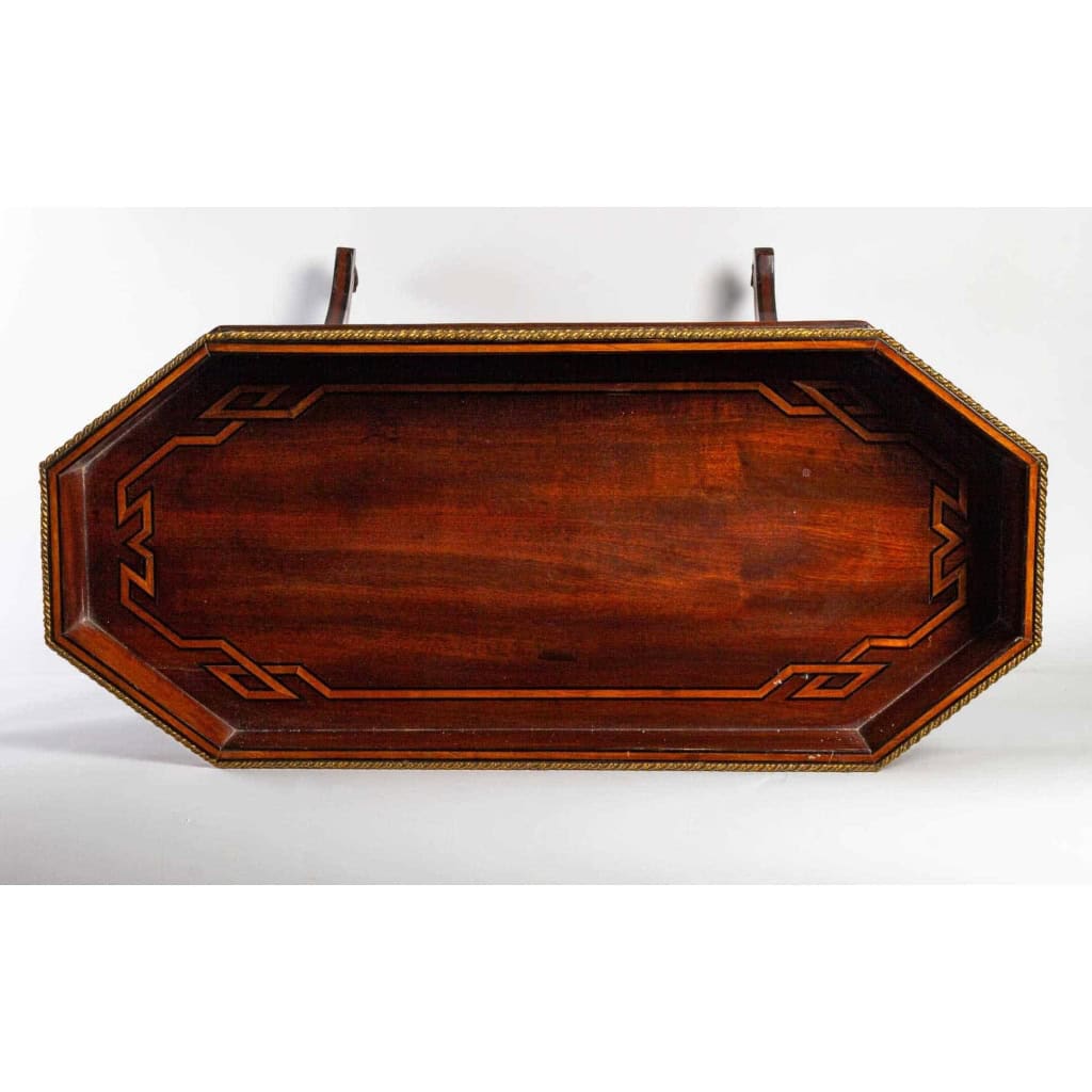 Une petite table Louis XVI, en acajou et filets d’ébène. Estampillée J.L. COSSON | Biron Une petite table Louis XVI, en acajou et filets d'ébène. Estampillée J.L. COSSON