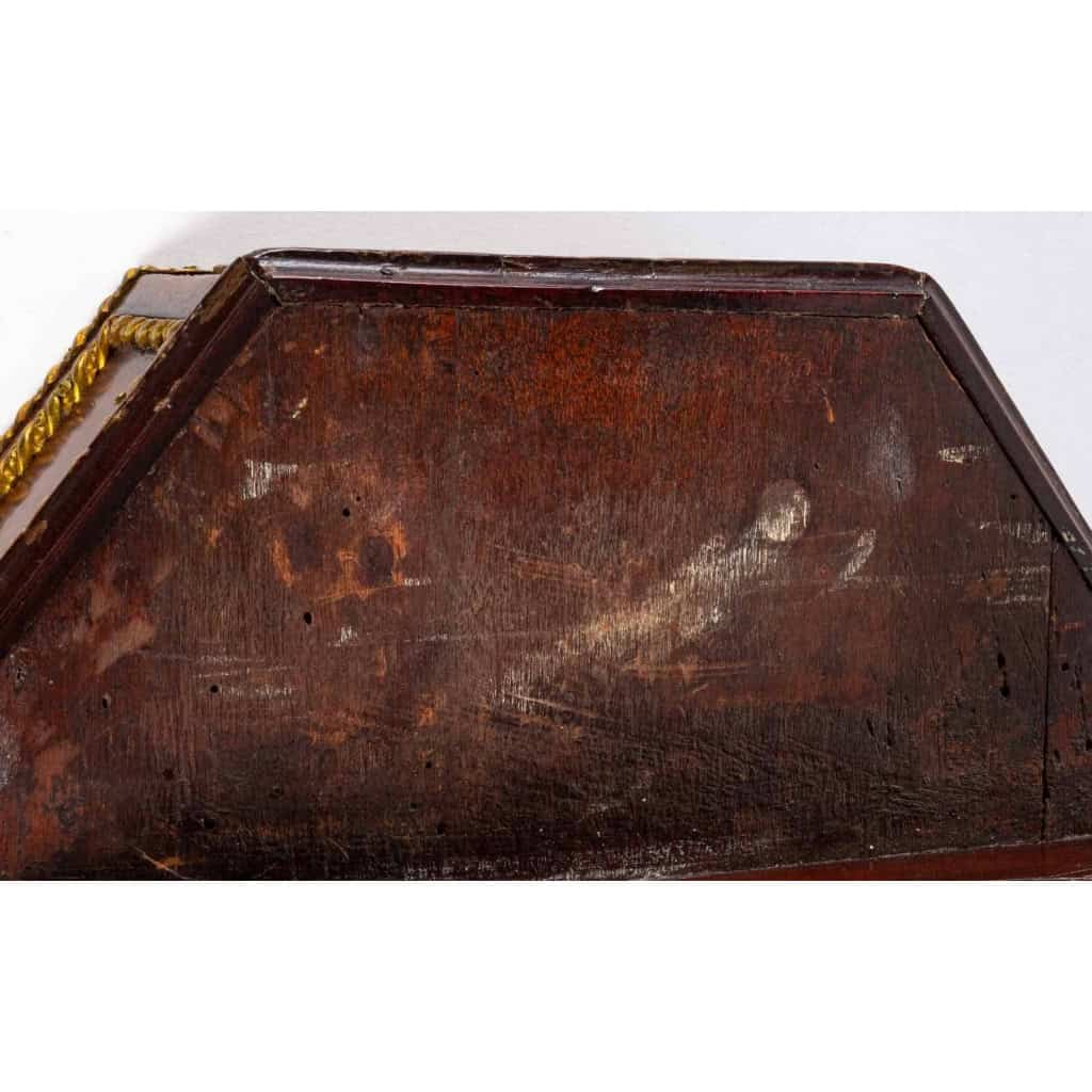 Une petite table Louis XVI, en acajou et filets d’ébène. Estampillée J.L. COSSON | Biron Une petite table Louis XVI, en acajou et filets d'ébène. Estampillée J.L. COSSON