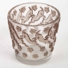 Vase Lave-Raisins « Jurançon » verre blanc patiné sépia de René LALIQUE | Biron Vase Lave-Raisins "Jurançon" verre blanc patiné sépia de René LALIQUE