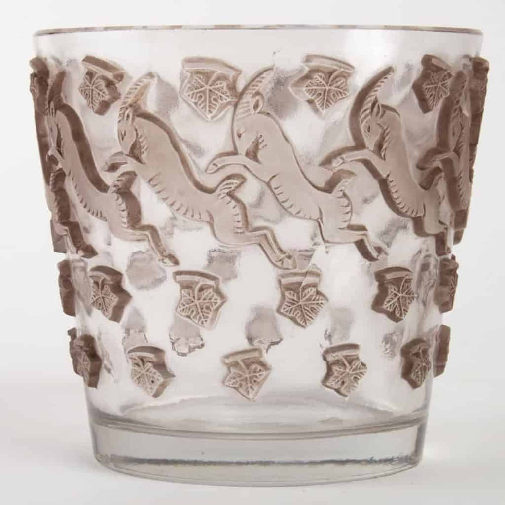 Vase Lave-Raisins « Jurançon » verre blanc patiné sépia de René LALIQUE | Biron Vase Lave-Raisins "Jurançon" verre blanc patiné sépia de René LALIQUE