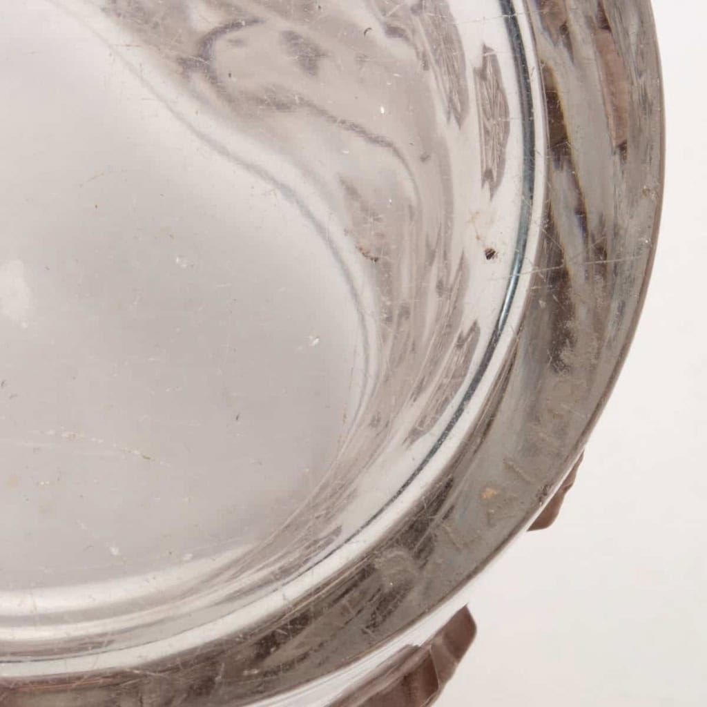 Vase Lave-Raisins « Jurançon » verre blanc patiné sépia de René LALIQUE | Biron Vase Lave-Raisins "Jurançon" verre blanc patiné sépia de René LALIQUE