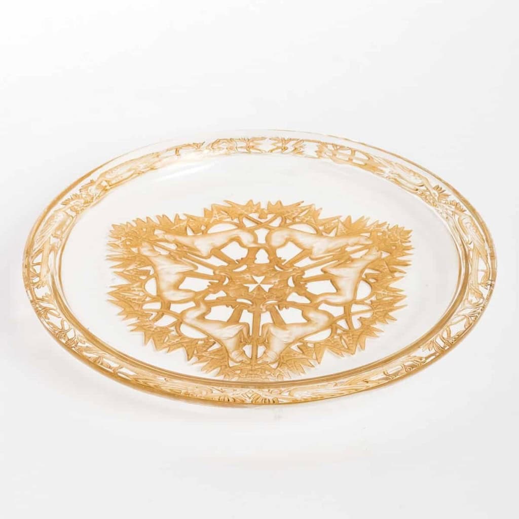Assiette « Chasse Chiens » verre blanc patiné sépia de René LALIQUE | Biron Assiette "Chasse Chiens" verre blanc patiné sépia de René LALIQUE