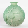 Vase « Milan » verre blanc patiné vert de René LALIQUE | Biron Vase "Milan" verre blanc patiné vert de René LALIQUE