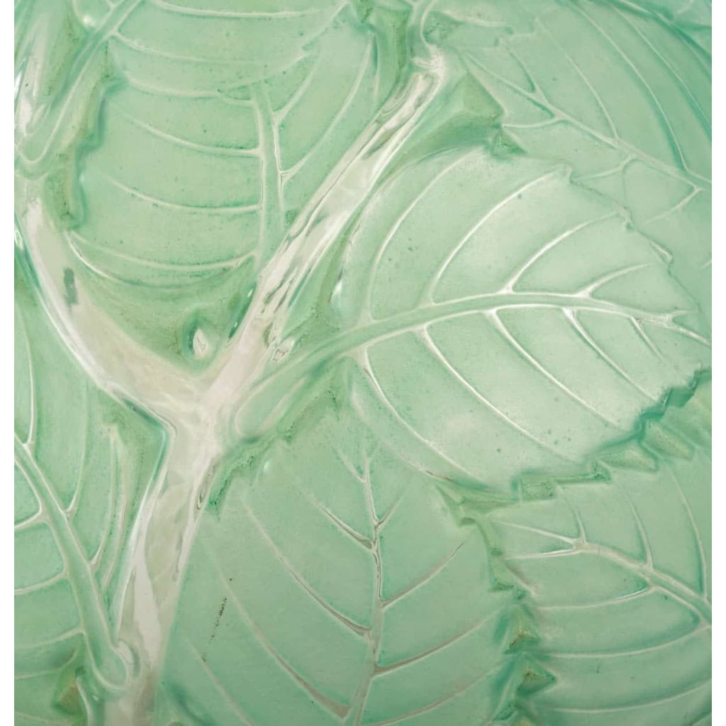 Vase « Milan » verre blanc patiné vert de René LALIQUE | Biron Vase "Milan" verre blanc patiné vert de René LALIQUE