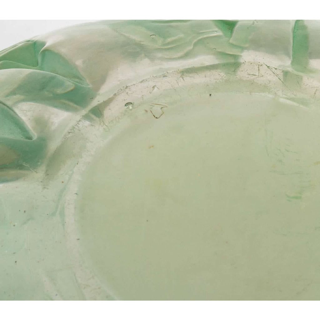 Vase « Milan » verre blanc patiné vert de René LALIQUE | Biron Vase "Milan" verre blanc patiné vert de René LALIQUE