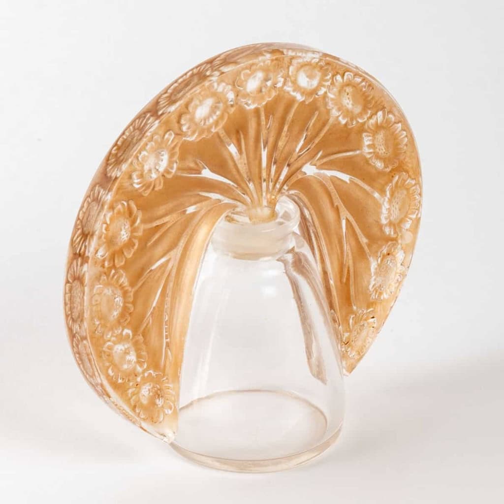 Flacon « Pâquerettes » verre blanc patiné sépia de René LALIQUE pour ROGER & GALLET | Biron Flacon "Pâquerettes" verre blanc patiné sépia de René LALIQUE pour ROGER & GALLET