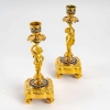 Paire de bougeoirs flambeaux en bronze doré et cloisonné, époque Napoléon III. | Biron Paire de bougeoirs flambeaux en bronze doré et cloisonné, époque Napoléon III.