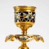 Paire de bougeoirs flambeaux en bronze doré et cloisonné, époque Napoléon III. | Biron Paire de bougeoirs flambeaux en bronze doré et cloisonné, époque Napoléon III.
