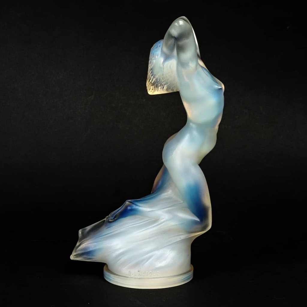 Mascotte « Vitesse » verre opalescent de René LALIQUE | Biron Mascotte "Vitesse" verre opalescent de René LALIQUE