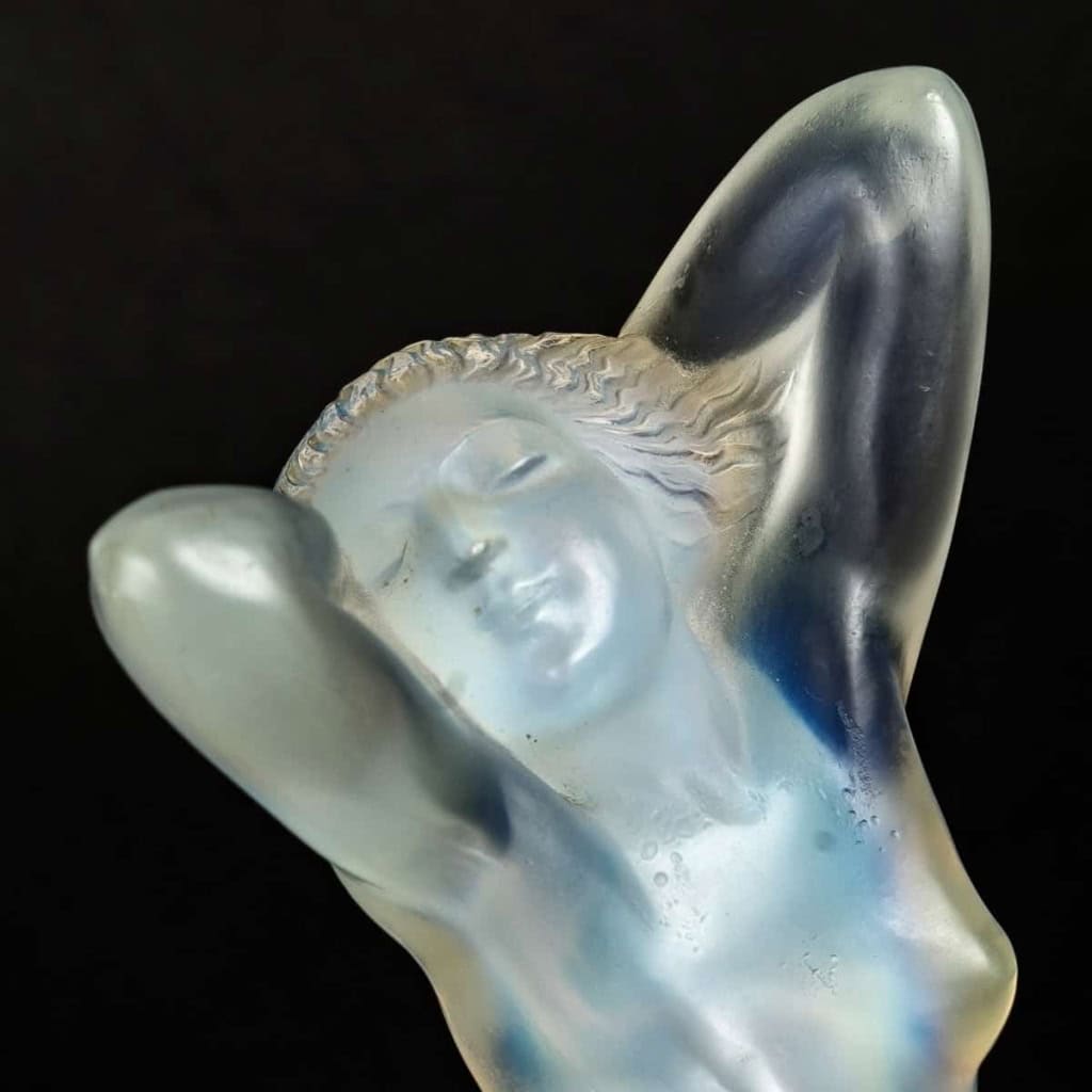 Mascotte « Vitesse » verre opalescent de René LALIQUE | Biron Mascotte "Vitesse" verre opalescent de René LALIQUE