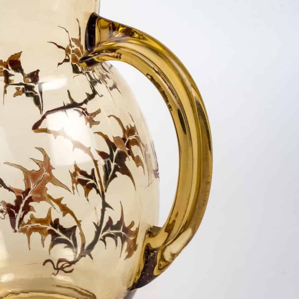 Pichet Broc « Chardons » verre jaune émaillé d’Emile Gallé | Biron Pichet Broc "Chardons" verre jaune émaillé d'Emile Gallé