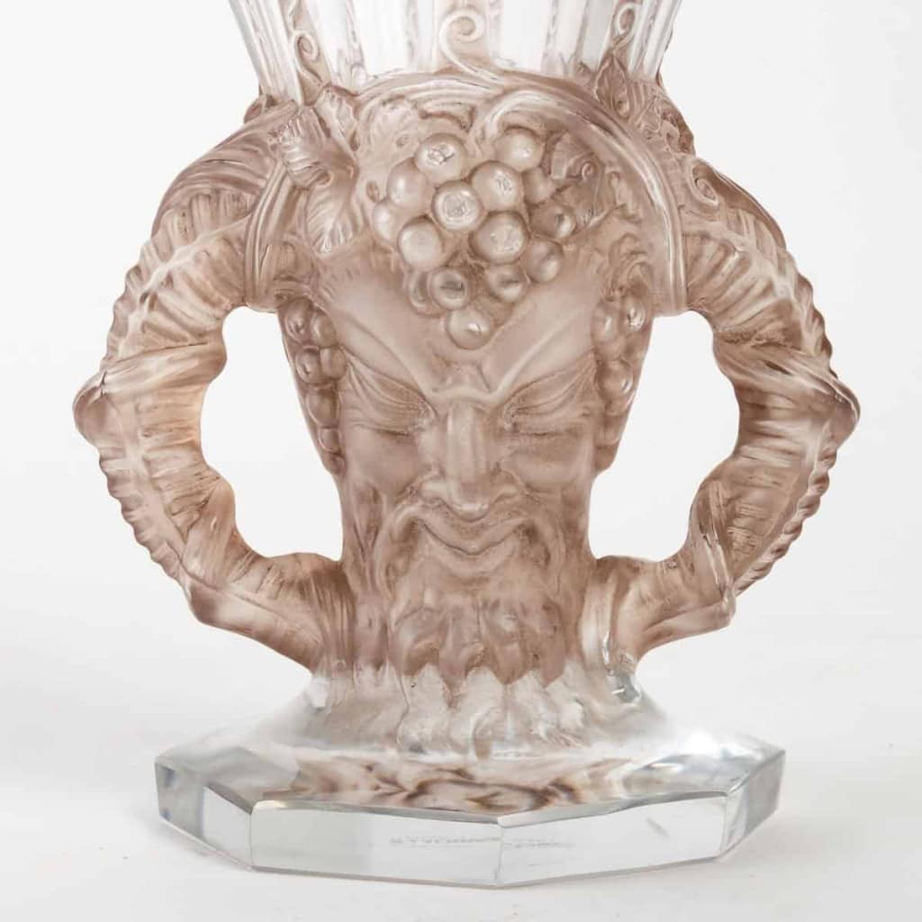 Vase « Faune » cristal blanc patiné sépia de René LALIQUE | Biron Vase "Faune" cristal blanc patiné sépia de René LALIQUE