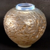 Vase « Gui » verre opalescent patiné sépia de René LALIQUE | Biron Vase "Gui" verre opalescent patiné sépia de René LALIQUE