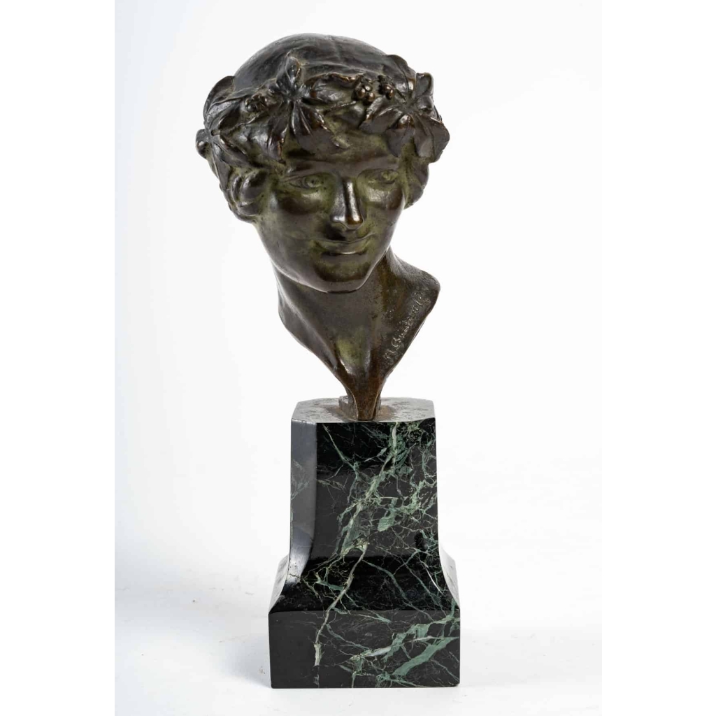 Statuette en bronze, femme sur un socle en marbre vert | Biron ||||||||