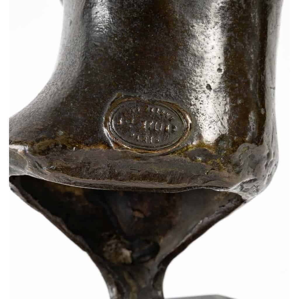 Statuette en bronze, femme sur un socle en marbre vert | Biron Statuette en bronze, femme sur un socle en marbre vert