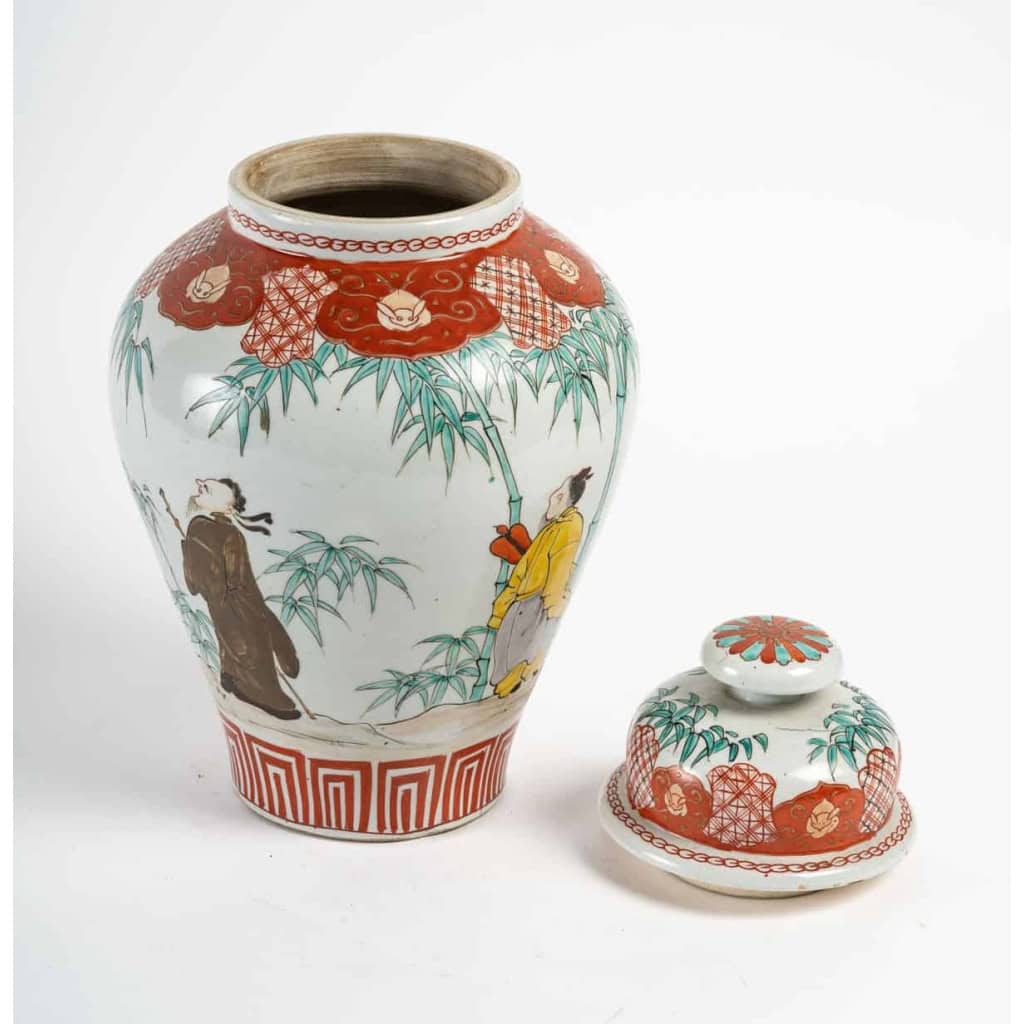 Petite potiche à décor polychrome, Japon XIXème siècle | Biron Petite potiche à décor polychrome, Japon XIXème siècle