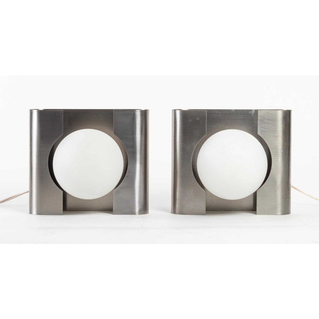 Paire d’appliques en inox et opaline, années 1970 | Biron ||||