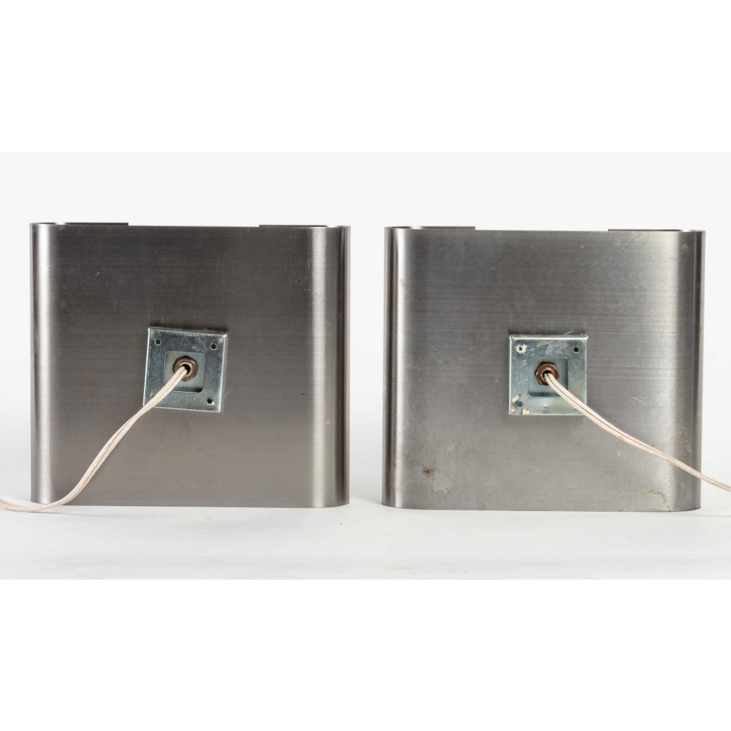 Paire d’appliques en inox et opaline, années 1970 | Biron Paire d'appliques en inox et opaline, années 1970